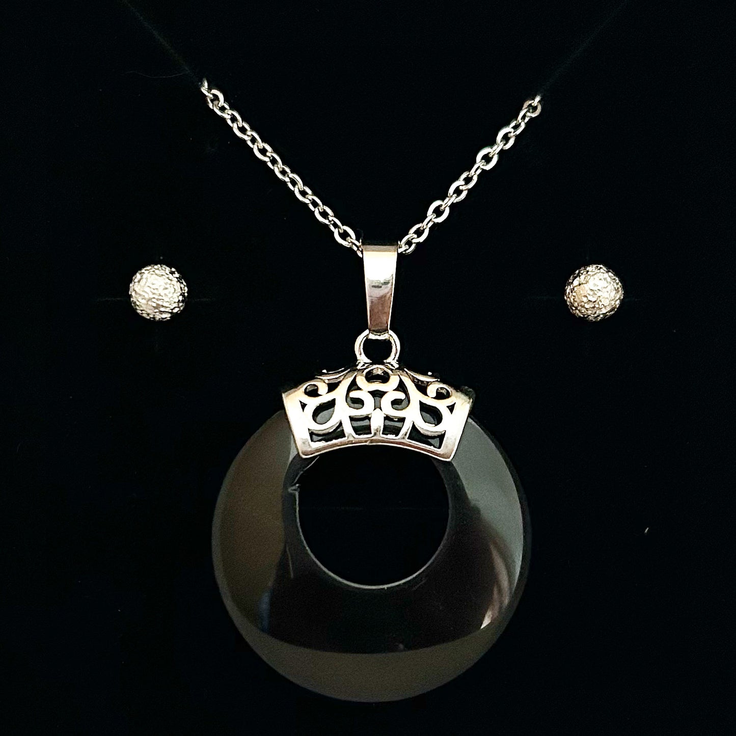 Black Onyx Eternity Pendant