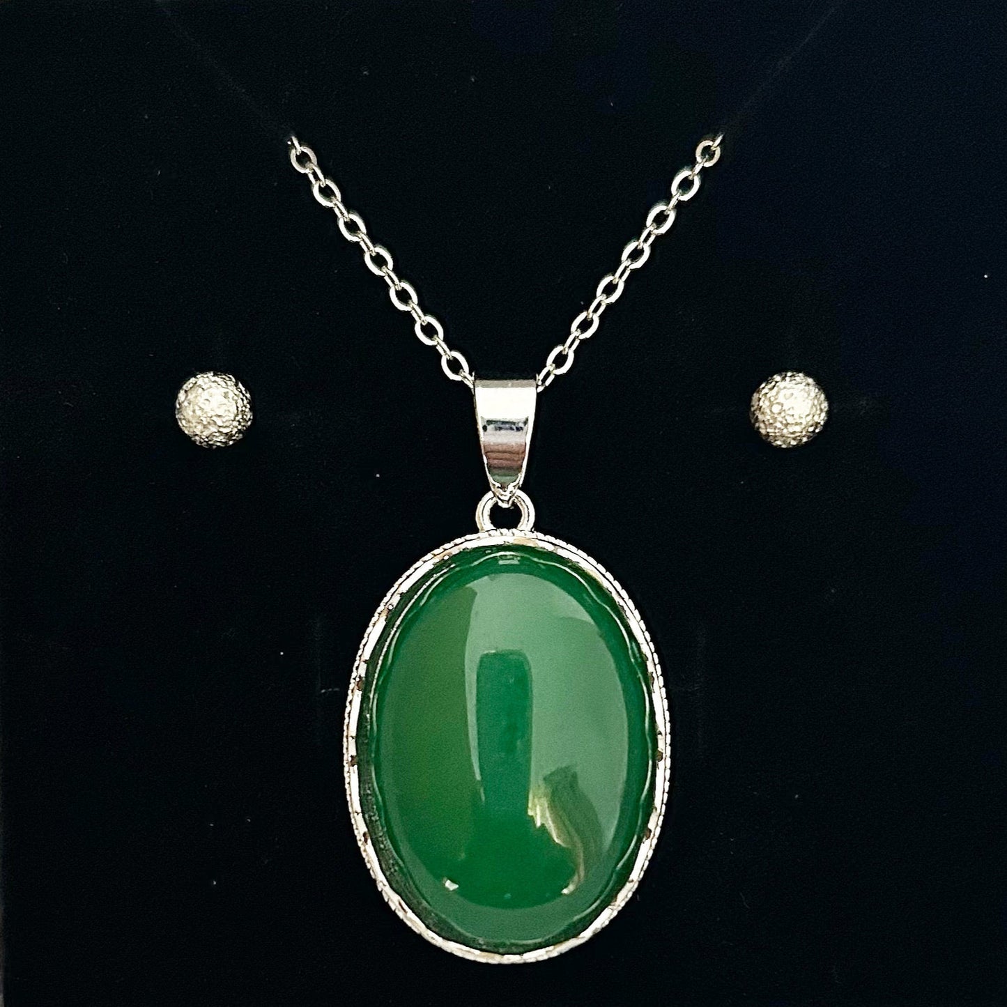 Malaysia Jade Exquisite Pendant